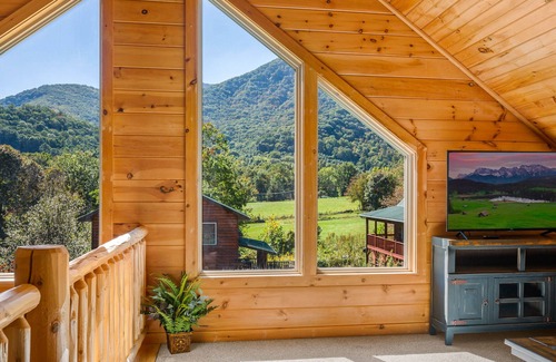 Maggie Valley Cabin | Chestnut Lodge ~ New Cabin by Willow Tree Cabins ~