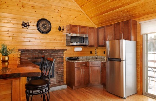 Bethlehem Cabin | Chestnut Premier, Beautiful Lakeside Log Cabin