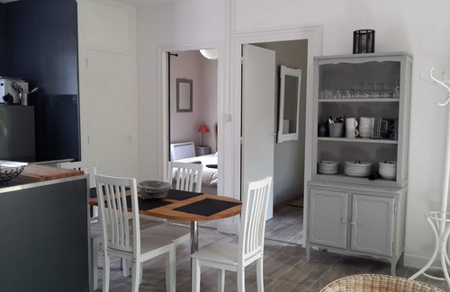 Cour-Cheverny Cottage | CHEVERNY. Gîte des Glycines 4 people (2 bedrooms) with enclosed garden