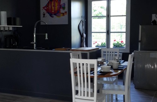Cour-Cheverny Cottage | CHEVERNY. Gîte des Glycines 4 people (2 bedrooms) with enclosed garden