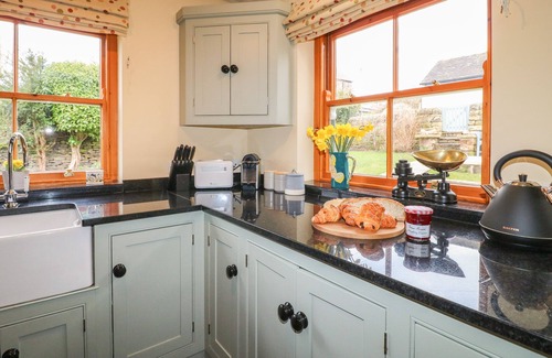 Belper Cottage | CHEVIN VIEW, pet friendly, character holiday cottage in Belper