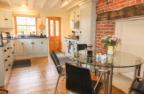 Belper Cottage | CHEVIN VIEW, pet friendly, character holiday cottage in Belper
