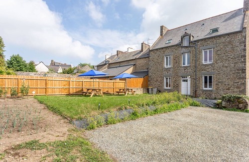 Saint-Coulomb Apartment | Chevrets - One Bedroom Apartment, Sleeps 2