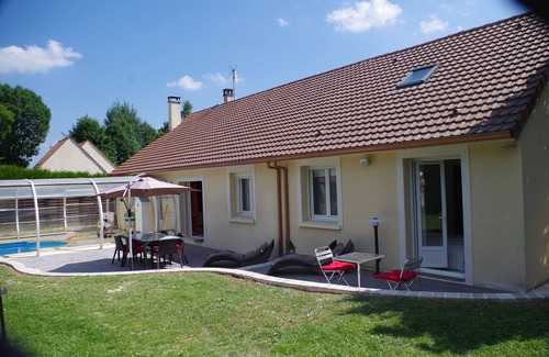 Limours Villa | CHEVREUSE VALLEY VILLA RENTAL WITH POOL 35 KMS FROM PARIS
