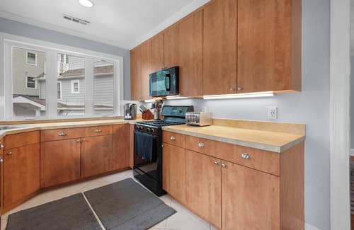 Northwest House | Chevy Chase 1920 charm 4 luxury bedrooms Spanish colonial close to everything,