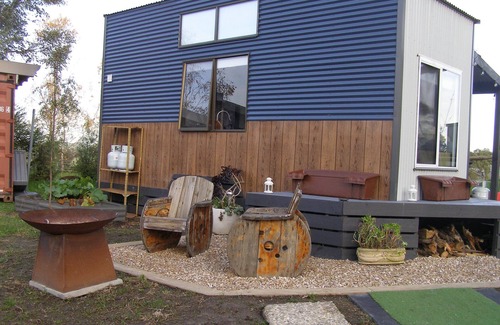 Nyora House | Chevy Tranquil Tiny Farm Stay,Loch ,Rail Trail , pit stop to Philip Island -Prom
