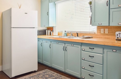 Broadmoor Cottage | ☀CHEYENNE COTTAGE☀Close to Trails/Downtown/Shops☀