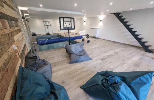 Curel House | CHEZ ANITA