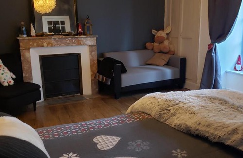 Cierp-Gaud House | Chez Anne, Maison cosy avec spa, billard et Jardin