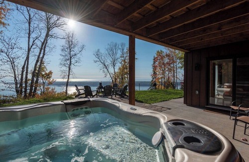 Baie-St-Paul Ski Chalet | Chez Annie 215: Panoramic Views, Spa & Trails