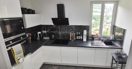 Saint-Claude Apartment | Chez Beck - Espace unique avec vue panoramique
