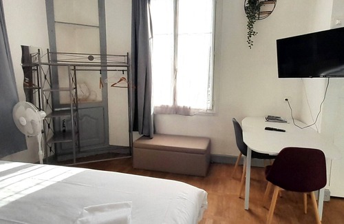 Touraine Vallee de l'Indre Apartment | Chez Benjamin -> Studio facing Château d'Azay