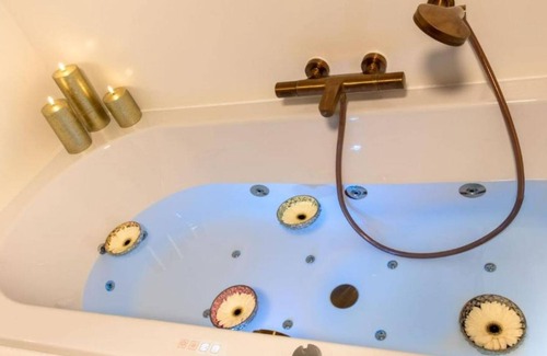 Mont-Saint-Jean Apartment | Chez Blanche - Luxury Suite | Balneo | Traditional and Infrared Sauna