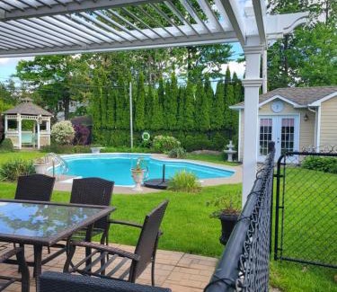 Mercier House | Chez Carole - Établissement d'hébergement de résidence principale sur la Rive-Sud de Montréal