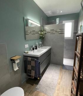 Revel House | Chez Cathie & Didier