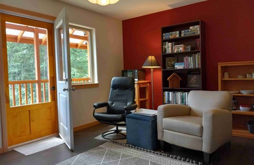 Quathiaski Cove Bed & Breakfast | Chez Claire: Your Quadra Island Retreat