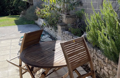 Echebrune House | Chez Eaux de Vie - Beautiful newly converted barn for 2 - overlooking vineyards!