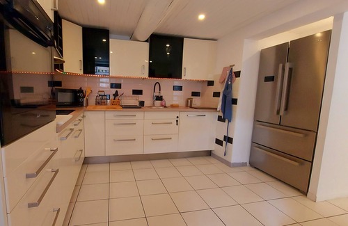 Oraison House | Chez Elle. Charming house located in the center of town, on a quiet pedestrian street.