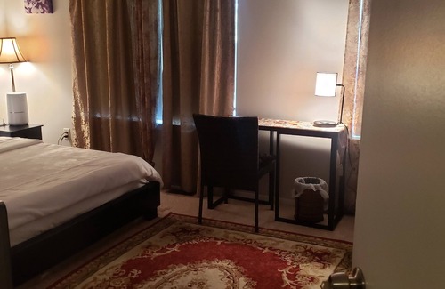 Laurel House | Chez Furnished Home