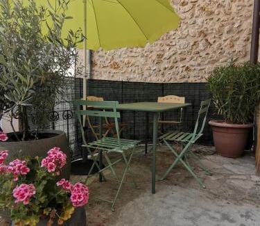 Saint-Martin-de-Bromes Apartment | Chez Gilles Math