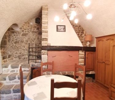 Saint-Martin-de-Bromes Apartment | Chez Gilles Math