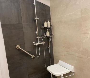 Bourg-Madame Apartment | Chez Hélène 3 étoiles, labellisé disabled PMR,pour 4 personnes chiens bienvenus-pet friendly