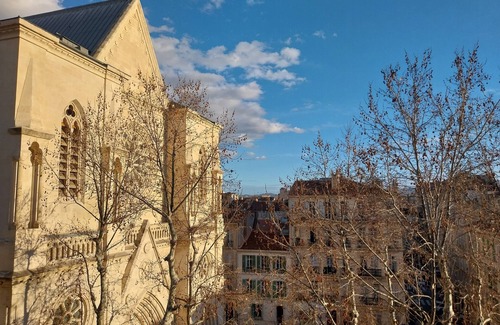 Le Camas Apartment | Chez Isabelle, terrace and light