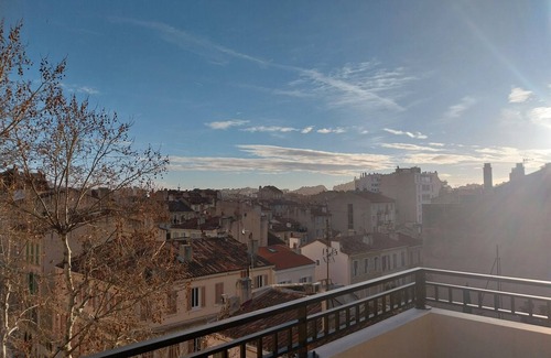 Le Camas Apartment | Chez Isabelle, terrace and light