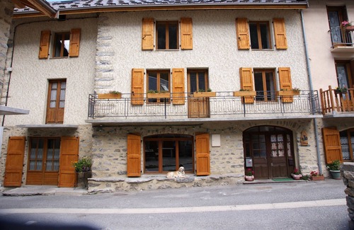 Villar-d'Arene House | Chez Jean Pierre - Room 1pers. in a 17th century house - n ° 6