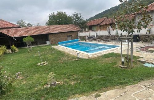 Balkan Mountains House | Chez le Colonel Pool House