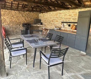 Balkan Mountains House | Chez le Colonel Pool House