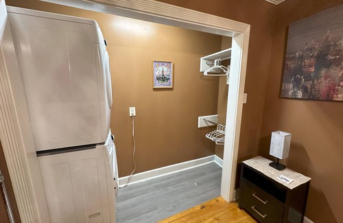 Scott House | Chez Le Fleur: A Cozy 2 Bedroom Home with Patio, Fenced Yard & Wi-Fi Min to I-10