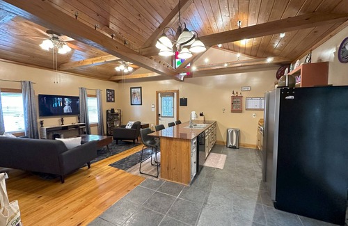 Scott House | Chez Le Fleur: A Cozy 2 Bedroom Home with Patio, Fenced Yard & Wi-Fi Min to I-10