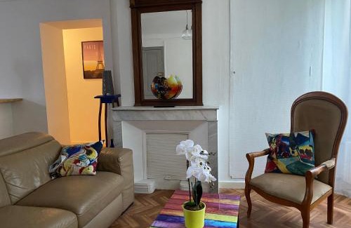 Laragne-Monteglin Apartment | Chez Lisoune Gite de charme sur terrasse et cour