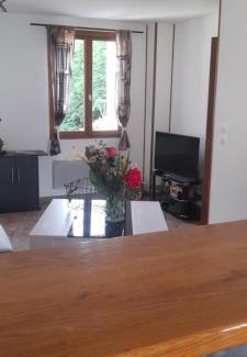 Jaignes Apartment | Chez Madeleine