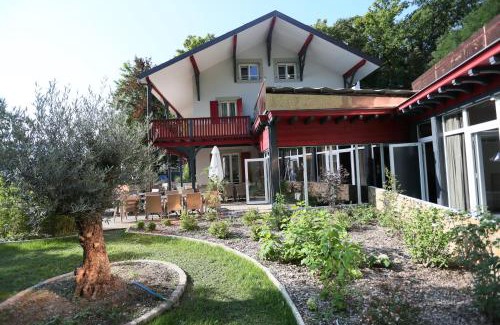 Geneva Hotel | Chez Maman Hotel & Restaurant