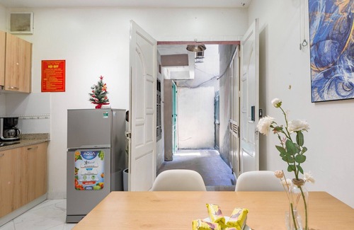 Truc Bach House | Chez Max's Elegant Fullhouse Minutes to the Old Quarters