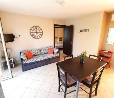 Lozari Apartment | Chez Valérie et Stéphane, Les terrasses de Lozari