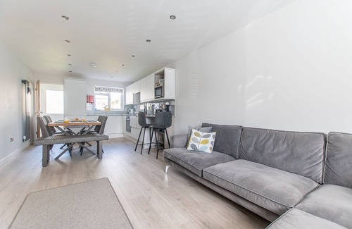 Carbis Bay House | Chi Lowen – Sleeps 8 – Parking – Garden –Dog Friendly