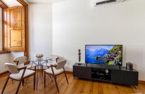 Sao Paulo Apartment | Chiado Stylish Bright Apt with AC