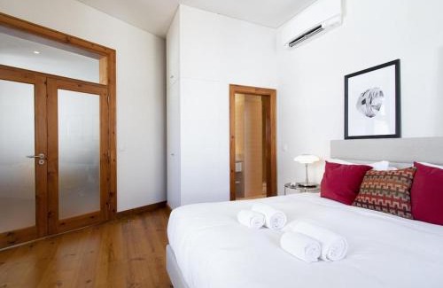Sao Paulo Apartment | Chiado Stylish Bright Apt with AC