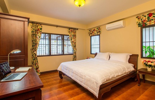 Nong Pa Khrang House | Chiang Mai Peaceful Living with Garden View