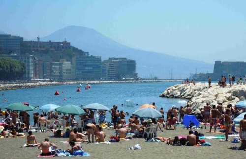 San Ferdinando Apartment | Chiatamone Seaside Suite