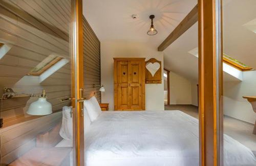 Predeal Cabin | Chiba