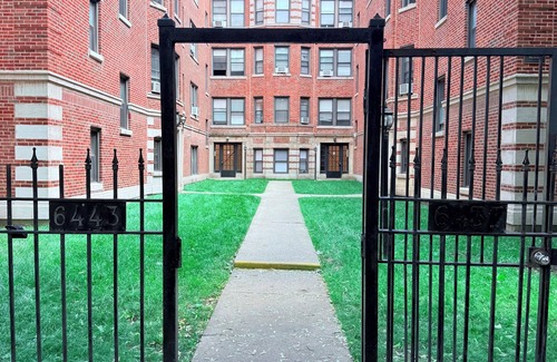 West Ridge Apartment | Chic 1 BD apt in West Rogers Park, Chicago-Near Loyola University