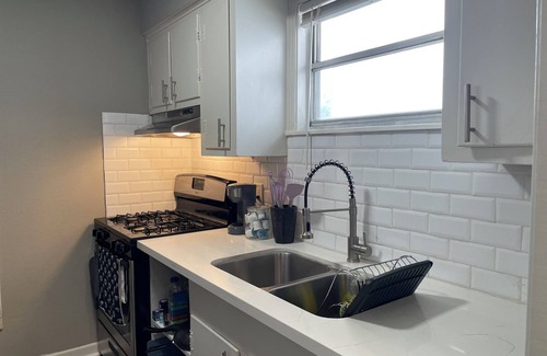 Hyde Park Apartment | Chic 1 BDR on Westheimer - Parking - 92 Walk Score