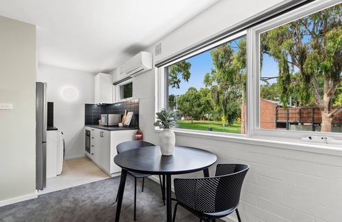 Parkville Apartment | Chic 1-Bed Apartment Across from Royal Park