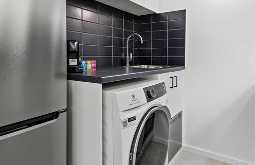 Parkville Apartment | Chic 1-Bed Apartment Across from Royal Park
