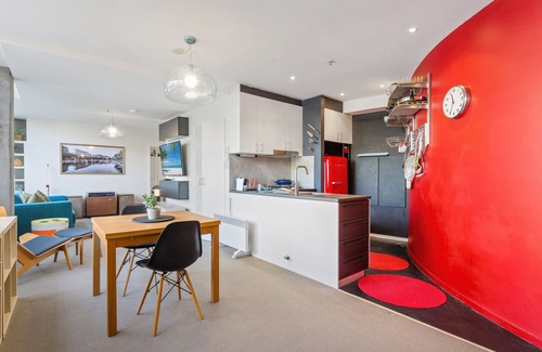 Newtown Apartment | Chic 1-Bed Apartment in the Heart of Newtown