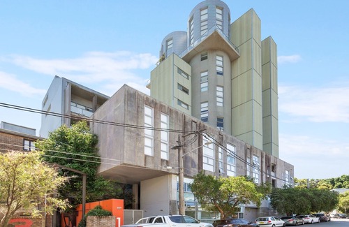 Newtown Apartment | Chic 1-Bed Apartment in the Heart of Newtown